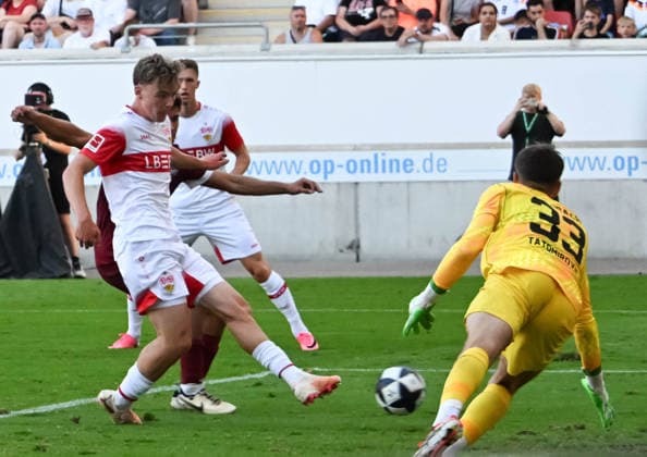 29.07.2026, xsltx, Fussball Testspiel, Kickers Offenbach - VfB Stuttgart v.l. Yannik Spalt (VfB Stuttgart) trifft zum 6:1, re. Nikolas Tatomirovic (Kickers Offenbach) (DFL DFB REGULATIONS PROHIBIT ANY USE OF PHOTOGRAPHS as IMAGE SEQUENCES and or QUASI-VIDEO) *** July 29, 2026, xsltx, soccer friendly, Kickers Offenbach vs. VfB Stuttgart – Yannik Spalt of VfB Stuttgart scores to make it 6–1; Nikolas Tatomirovic of Kickers Offenbach. DFL and DFB regulations prohibit any use of photographs as image sequences and or quasi-video.