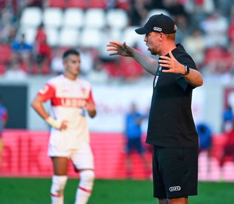29.07.2026, xpsx, Fussball Testspiel, Kickers Offenbach - VfB Stuttgart v.l. Trainer Sebastian Hoeneß (VfB Stuttgart) (DFL DFB REGULATIONS PROHIBIT ANY USE OF PHOTOGRAPHS as IMAGE SEQUENCES and or QUASI-VIDEO) emspor Offenbach *** July 29, 2026, xpsx, soccer friendly match, Kickers Offenbach vs. VfB Stuttgart, Coach Sebastian Hoeneß, VfB Stuttgart, DFL, DFB. REGULATIONS PROHIBIT ANY USE OF PHOTOGRAPHS AS IMAGE SEQUENCES AND OR QUASI-VIDEO, emspor Offenbach