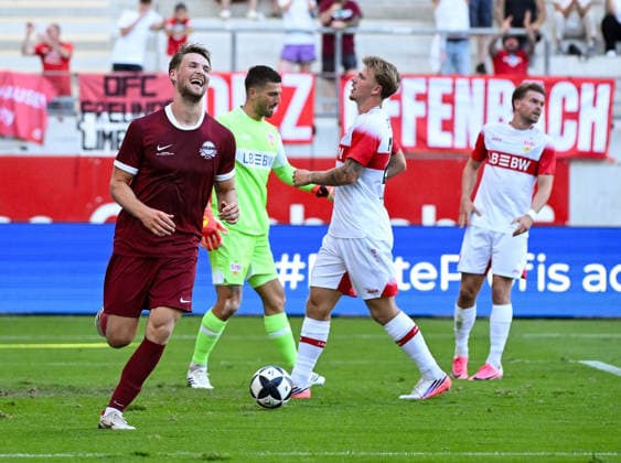 29.07.2026, xpsx, Fussball Testspiel, Kickers Offenbach - VfB Stuttgart v.l. celebrate the goal, Torjubel zum 1:3 Torschütze Benedikt von Hagen (Offenbacher Kickers) (DFL DFB REGULATIONS PROHIBIT ANY USE OF PHOTOGRAPHS as IMAGE SEQUENCES and or QUASI-VIDEO) emspor Offenbach *** July 29, 2026, xpsx, Soccer Friendly Match, Kickers Offenbach vs. VfB Stuttgart—celebrating the goal, Goal celebration for the 1-3 goal; scorer: Benedikt von Hagen, Offenbach Kickers. DFL and DFB regulations prohibit any use of photographs as image sequences and or quasi-video. emspor Offenbach