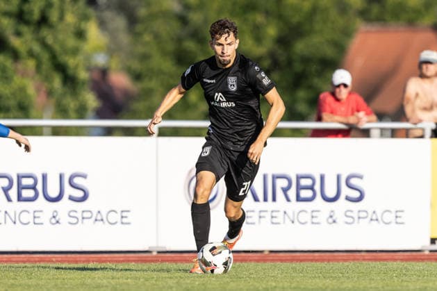 Freisteller Einzelbild Marco Gölz (SSV Ulm 1846 Fußball, 21) VfB Friedrichshafen vs. SSV Ulm 1846 Fußball, Fussball, Wfv-Pokal, 2. Runde, Zeppelinstadion Friedrichshafen 29.07.26 VfB Friedrichshafen vs. SSV Ulm 1846 Fußball, Fussball, Wfv-Pokal, 2. Runde, Zeppelinstadion Friedrichshafen 29.07.26 Friedrichshafen *** Cropped Single Image: Marco Gölz, SSV Ulm 1846 Soccer, 21 VfB Friedrichshafen vs. SSV Ulm 1846 Soccer, Wfv Cup, Round 2, Zeppelinstadion Friedrichshafen, July 29, 2026, VfB Friedrichshafen vs. SSV Ulm 1846 Soccer, WfV Cup, 2nd Round, Zeppelin Stadium, Friedrichshafen, July 29, 2026, Friedrichshafen Copyright: xEibner-Pressefotox EP_EER