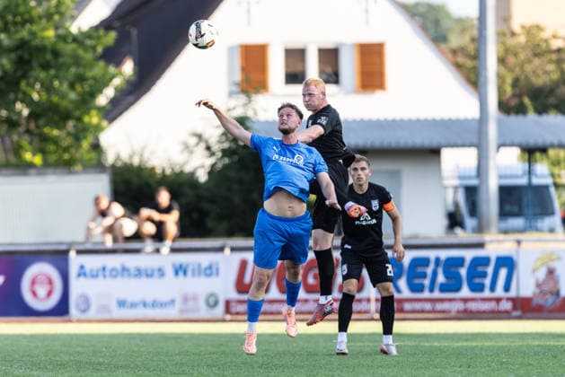 v.l. Dennis Blaser (VfB Friedrichshafen, 22), Leon Müller (SSV Ulm 1846 Fußball, 17) VfB Friedrichshafen vs. SSV Ulm 1846 Fußball, Fussball, Wfv-Pokal, 2. Runde, Zeppelinstadion Friedrichshafen 29.07.26 VfB Friedrichshafen vs. SSV Ulm 1846 Fußball, Fussball, Wfv-Pokal, 2. Runde, Zeppelinstadion Friedrichshafen 29.07.26 Friedrichshafen *** From left: Dennis Blaser (VfB Friedrichshafen), 22; Leon Müller (SSV Ulm 1846), 17; VfB Friedrichshafen vs. SSV Ulm 1846; soccer; WfV Cup; 2nd round; Zeppelin Stadium, Friedrichshafen, July 29, 2026, VfB Friedrichshafen vs. SSV Ulm 1846 Soccer, WfV Cup, 2nd Round, Zeppelin Stadium, Friedrichshafen, July 29, 2026, Friedrichshafen Copyright: xEibner-Pressefotox EP_EER