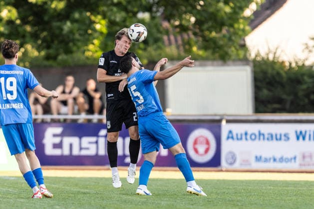 v.l. Emanuel Taffertshofer (SSV Ulm 1846 Fußball, 22), Erbas Emirhan (VfB Friedrichshafen, 25) VfB Friedrichshafen vs. SSV Ulm 1846 Fußball, Fussball, Wfv-Pokal, 2. Runde, Zeppelinstadion Friedrichshafen 29.07.26 VfB Friedrichshafen vs. SSV Ulm 1846 Fußball, Fussball, Wfv-Pokal, 2. Runde, Zeppelinstadion Friedrichshafen 29.07.26 Friedrichshafen *** From left: Emanuel Taffertshofer (SSV Ulm 1846), 22; Erbas Emirhan (VfB Friedrichshafen), 25; VfB Friedrichshafen vs. SSV Ulm 1846; soccer, Wfv Cup, 2nd Round, Zeppelinstadion Friedrichshafen, July 29, 2026, VfB Friedrichshafen vs. SSV Ulm 1846 Soccer, WfV Cup, 2nd Round, Zeppelin Stadium, Friedrichshafen, July 29, 2026, Friedrichshafen Copyright: xEibner-Pressefotox EP_EER