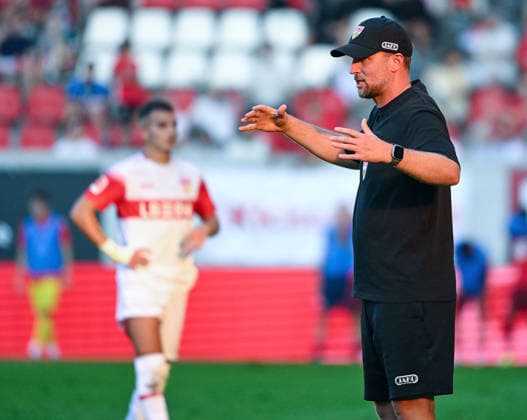 29.07.2026, xpsx, Fussball Testspiel, Kickers Offenbach - VfB Stuttgart v.l. Trainer Sebastian Hoeneß (VfB Stuttgart) (DFL DFB REGULATIONS PROHIBIT ANY USE OF PHOTOGRAPHS as IMAGE SEQUENCES and or QUASI-VIDEO) emspor Offenbach *** July 29, 2026, xpsx, soccer friendly match, Kickers Offenbach vs. VfB Stuttgart, Coach Sebastian Hoeneß, VfB Stuttgart, DFL, DFB. REGULATIONS PROHIBIT ANY USE OF PHOTOGRAPHS AS IMAGE SEQUENCES AND OR QUASI-VIDEO, emspor Offenbach