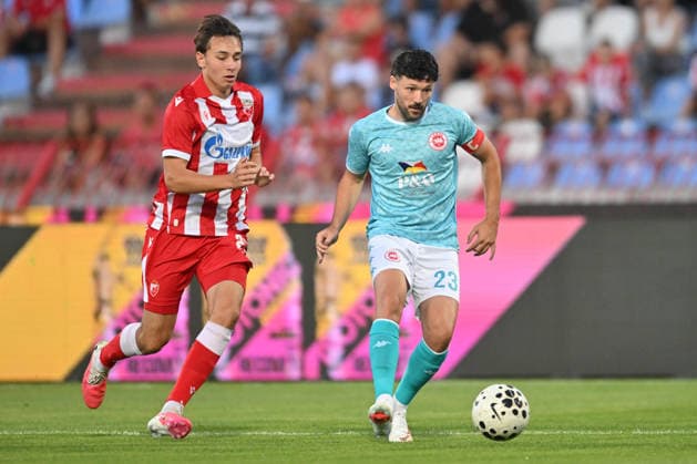 CRVENA ZVEZDA vs LARNE NORTHERN IRLAND TOMAS COSGROVE vs MATEJ STRIKA football Crvena zvezda vs Larne Northern Irland during UEFA Champions league qualification match at Rajko Mitic stadium, Belgrade 29.07.2026 Foto: FOOTBALL, CRVENA ZVEZDA, RED STAR, UEFA CHAMPIONS LEAGUE QUALIFICATIONS, LARNE NORTHERN IRLAND Belgrade Rajko Mitic stadium Serbia Copyright: xMarkoxMetlasx xMNxPressx