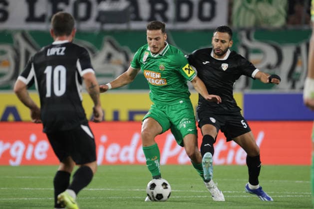 SOCCER - UEFA ECL, Rapid vs Coloma VIENNA,AUSTRIA,29.JUL.26 - SOCCER - UEFA Conference League, qualification, SK Rapid Wien vs FC Santa Coloma. Image shows Ercan Kara (Rapid) and Jorge Padilla (Coloma).  GEPAxpictures xDavidxBitzan