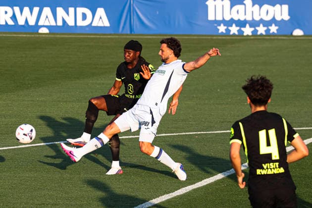 ESP: Atletico de Madrid v Getafe CF Pre season match 2026 2027 Ademola Lookman of Atletico de Madrid is defended by Sebastian Boselli of Getafe during Pre season match between Atletico de Madrid and Getafe at Estadio Cerro del Espino on July 24, 2026 in Majadahonda, Madrid, Spain. Madrid Madrid Spain Football *** ESP Atlético de Madrid vs. Getafe CF, 2026–2027 Preseason Match: Ademola Lookman of Atlético de Madrid is marked by Sebastián Boselli of Getafe during a preseason match between Atlético de Madrid and Getafe at Estadio Cerro del Espino on July 24, 2026 in Majadahonda, Madrid, Spain Madrid Madrid Spain Soccer Copyright: xAlejandroxMatiasx