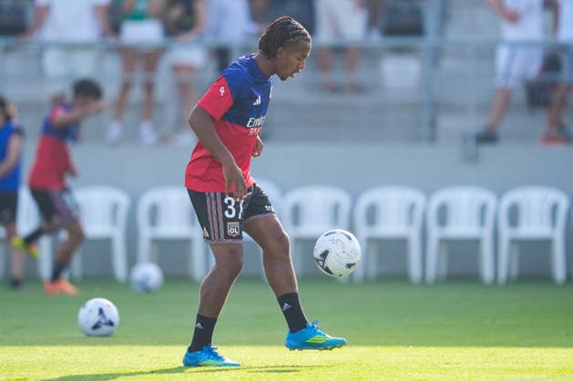 July 29, 2026, La Linea De La Concepcion, Cadiz, Spain: Steeve Kango of Olympique Lyonnais warms up during the Ciudad de La Linea Trophy football match played between Real Betis and Olympique Lyonnais at Ciudad de La Linea stadium on July 29, 2026, in Cadiz, Spain. La Linea De La Concepcion Spain - ZUMAa181 20260729_zaa_a181_014 Copyright: xJoaquinxCorcherox