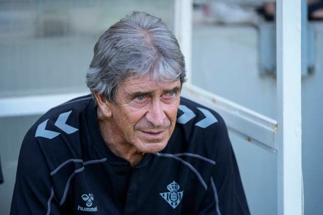 July 29, 2026, La Linea De La Concepcion, Cadiz, Spain: Manuel Pellegrini, head coach of Real Betis, looks on during the Ciudad de La Linea Trophy football match played between Real Betis and Olympique Lyonnais at Ciudad de La Linea stadium on July 29, 2026, in Cadiz, Spain. La Linea De La Concepcion Spain - ZUMAa181 20260729_zaa_a181_020 Copyright: xJoaquinxCorcherox