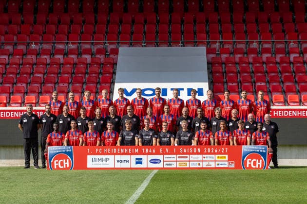 hi. Reihe v.li.: Tim Siersleben, Benedikt Gimber, Mikkel Kaufmann, Marko Zrilic, Adam Koelle, Maximilian Breunig, Julian Niehues, Patrick Mainka, Jan Schoeppner, Budu Zivzivadze, Mathias Honsak, Oualid Mhamdi, Adrian Beck mi. Reihe v.li.: Marc Weiss (Physiotherapeut), Roland Bosch (Physiotherapeut), Mario Aller (Torwartkoordinator), Tobias Haeussler (Athletik-Trainer), Marc Schnatterer (Co-Trainer), Dieter Jarosch (Co-Trainer), Frank Schmidt (Chef-Trainer), Jonas Foehrenbach, Marvin Pieringer, Alexander Raaf (Team-Manager), Said Lakhal (Athletik-Trainer), Bernd Weng (Torwarttainer), Dr. Udo Tiefenbacher (Teamarzt), Bernhard Raab (Co-Trainer), Manuel Henck (Zeugwart) vo. Reihe v.li.: Sirlord Conteh, Leart Pacarada, Yannik Wagner, Paul Hennrich, Felix Mark, Thomas Daehne, Frank Feller, Paul Tschernuth, Marnon Busch, Marcel Costly, Luca Kerber, Christian Conteh, GER, 1.FC Heidenheim, Fussball, 2. Bundesliga, Portraettermin 2026 2027, Mannschaftsfoto, 29.07.2026, DFL DFB REGULATIONS PROHIBIT ANY USE OF PHOTOGRAPHS AS IMAGE SEQUENCES AND OR QUASI-VIDEO, GER, 1.FC Heidenheim, Fussball, 2. Bundesliga, Portraettermin 2026 2027, Mannschaftsfoto, 29.07.2026 Heidenheim *** Hi, from left to right: Tim Siersleben, Benedikt Gimber, Mikkel Kaufmann, Marko Zrilic, Adam Koelle, Maximilian Breunig, Julian Niehues, Patrick Mainka, Jan Schoeppner, Budu Zivzivadze, Mathias Honsak, Oualid Mhamdi, Adrian Beck; middle row, from left: Marc Weiss, physical therapist; Roland Bosch, physical therapist; Mario Aller, goalkeeper coordinator; Tobias Haeussler, strength and conditioning coach; Marc Schnatterer, assistant coach; Dieter Jarosch, assistant coach; Frank Schmidt, head coach; Jonas Foehrenbach, Marvin Pieringer, Alexander Raaf, team manager; Said Lakhal, strength and conditioning coach; Bernd Weng, goalkeeper coach; Dr. Udo Tiefenbacher, team doctor; Bernhard Raab, assistant coach; Manuel Henck, equipment manager; from left to right: Sirlord Conteh, Leart Pacarada, Yannik Wagner, Paul Hennrich, Felix Mark, Thomas Daehne, Frank Feller, Paul Tschernuth, Marnon Busch, Marcel Costly, Luca Kerber, Christian Conteh, GER, 1. FC Heidenheim, Soccer, 2. Bundesliga, Team Photo Session 2026–2027, team photo, July 29, 2026, DFL and DFB regulations prohibit any use of photographs as image sequences and or quasi-video, GER, 1 FC Heidenheim, soccer, 2. Bundesliga, 2026–2027 portrait session, team photo, July 29, 2026, Heidenheim Copyright: xEibner-Pressefoto JanixPlessx EP_JPL