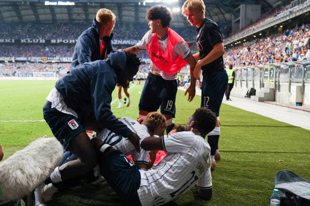 Poznan 29.07.2026. Football UEFA Champions League match between Lech Poznan and Aarhus in Poznan, Poland --- Mecz pilka nozna UEFA Champions League Lech Poznan - Aarhus w Poznaniu Persons Shown : Eric Kahl, Tomas Oli Kristjansson, Stefen Tchamche, bramka, radosc, goal Fot. Mikolaj Barbanell Arena Akcji NEWSPIX.PL --- newspix.pl 