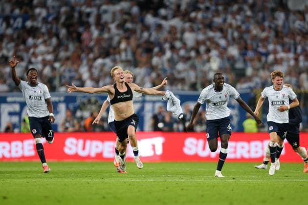 Tobias Bech of Aarhus GF celebrates after scoring the winning goal in the penalty shootout with teammates after qualifying for the UEFA Champions League Third Round Lech Poznan v Aarhus GF, UEFA Champions League Second Round Qualifier Second Leg, Football, Enea Stadion, Poznan, Poland, 29 07 2026 - 29 Jul 2026Poznan ENEA Stadion Poland  Copyright: xHanc WiredxPhotos Shutterstockx 17026455b