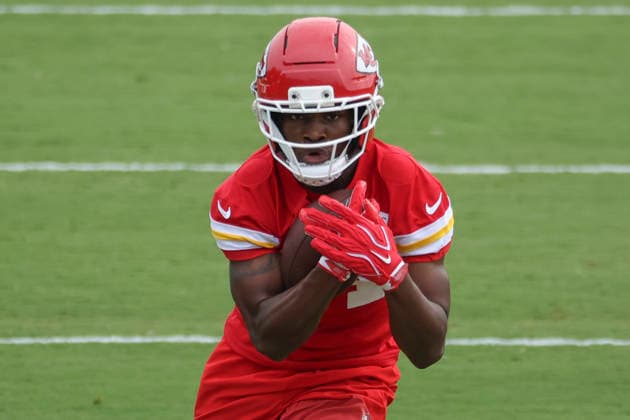 ST. JOSEPH, MO - JULY 29: Brashard Smith 24 protects the ball during the Kansas City Chiefs training camp on July 29, 2026 at Missouri Western State University in St. Joseph, MO. (Photo by Scott Winters Icon Sportswire) NFL, American Football Herren, USA JUL 29 Chiefs Training Camp EDITORIAL USE ONLY Icon2607290627
