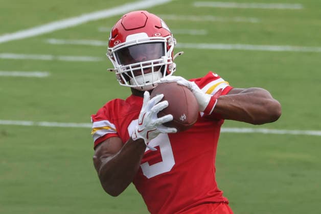 ST. JOSEPH, MO - JULY 29: Kenneth Walker 9 catches a ball during the Kansas City Chiefs training camp on July 29, 2026 at Missouri Western State University in St. Joseph, MO. (Photo by Scott Winters Icon Sportswire) NFL, American Football Herren, USA JUL 29 Chiefs Training Camp EDITORIAL USE ONLY Icon2607290697