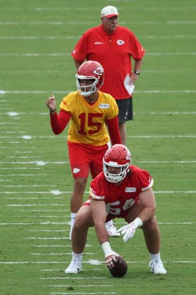 ST. JOSEPH, MO - JULY 29: Patrick Mahomes 15 prepares to take a snap from Hunter Nourzad 64 while Andy Reid looks on during the Kansas City Chiefs training camp on July 29, 2026 at Missouri Western State University in St. Joseph, MO. (Photo by Scott Winters Icon Sportswire) NFL, American Football Herren, USA JUL 29 Chiefs Training Camp EDITORIAL USE ONLY Icon2607290752