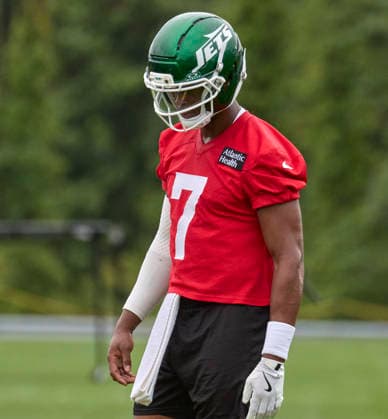 New York Jets quarterback Gino Smith (7) during training camp at the Atlantic Health Jets Training Center, Florham Park, New Jersey. CSM Florham Park United States - ZUMAc04_ 20260729_zma_c04_016 Copyright: xDuncanxWilliamsx