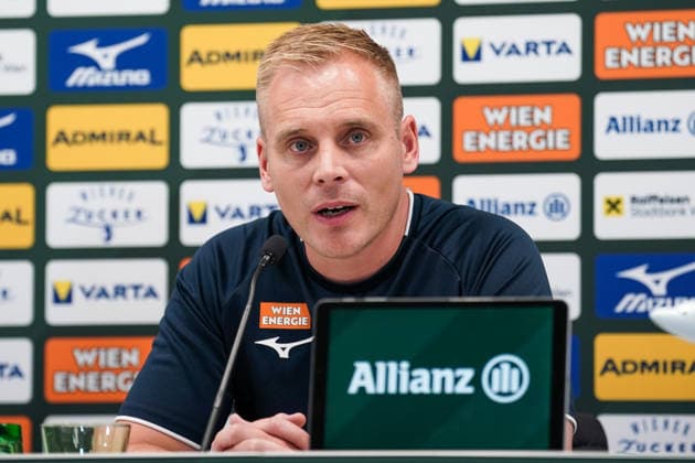 Fussball: Österreich: UEFA Conference League Qualifikation 2026 2027 - 2. Runde, 29.07.2026 - SK Rapid Wien (Österreich) vs. FC Santa Coloma (Andorra) - Allianz Stadion (Wien, Hütteldorf, Österreich); Pressekonferenz mit Trainer Johannes Hoff Thorup (Rapid Wien) *** Soccer Austria UEFA Conference League Qualifiers 2026–2027, Round 2, July 29, 2026: SK Rapid Vienna (Austria) vs. FC Santa Coloma (Andorra) at Allianz Stadium, Vienna, Hütteldorf, Austria. Press conference with Rapid Vienna coach Johannes Hoff Thorup Copyright: xLUKAxKOLANOVICx