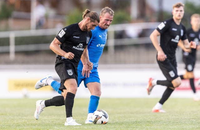 v.l. Dennis Chessa (SSV Ulm 1846 Fußball, 11), Pascal Rasmus (VfB Friedrichshafen, 08) VfB Friedrichshafen vs. SSV Ulm 1846 Fußball, Fussball, Wfv-Pokal, 2. Runde, Zeppelinstadion Friedrichshafen 29.07.26 VfB Friedrichshafen vs. SSV Ulm 1846 Fußball, Fussball, Wfv-Pokal, 2. Runde, Zeppelinstadion Friedrichshafen 29.07.26 Friedrichshafen *** v l Dennis Chessa, SSV Ulm 1846 Soccer, 11, Pascal Rasmus, VfB Friedrichshafen, 08 VfB Friedrichshafen vs. SSV Ulm 1846 Soccer, WfV Cup, 2nd Round, Zeppelin Stadium, Friedrichshafen, July 29, 2026, VfB Friedrichshafen vs. SSV Ulm 1846 Soccer, WfV Cup, 2nd Round, Zeppelin Stadium, Friedrichshafen, July 29, 2026, Friedrichshafen Copyright: xEibner-Pressefotox EP_EER