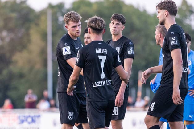Torjubel Jubel Freude nach Treffer Tor Torschuss zum 0:2 durch Steffen Meuer (SSV Ulm 1846 Fußball, 18). v.l. Steffen Meuer (SSV Ulm 1846 Fußball, 18), Benjamin Goller (SSV Ulm 1846 Fußball, 07), Mateo Mrden (SSV Ulm 1846 Fußball, 28) VfB Friedrichshafen vs. SSV Ulm 1846 Fußball, Fussball, Wfv-Pokal, 2. Runde, Zeppelinstadion Friedrichshafen 29.07.26 VfB Friedrichshafen vs. SSV Ulm 1846 Fußball, Fussball, Wfv-Pokal, 2. Runde, Zeppelinstadion Friedrichshafen 29.07.26 Friedrichshafen *** Goal celebration, cheers, joy after the goal; goal scored by Steffen Meuer of SSV Ulm 1846 Soccer, 18 (from left): Steffen Meuer of SSV Ulm 1846 Soccer, 18, Benjamin Goller of SSV Ulm 1846 Soccer, 07, Mateo Mrden, SSV Ulm 1846 Soccer, 28; VfB Friedrichshafen vs. SSV Ulm 1846 Soccer, Soccer, WfV Cup, 2nd Round, Zeppelin Stadium, Friedrichshafen, July 29, 2026, VfB Friedrichshafen vs. SSV Ulm 1846, soccer, WfV Cup, 2nd round, Zeppelin Stadium, Friedrichshafen, July 29, 2026, Friedrichshafen Copyright: xEibner-Pressefotox EP_EER