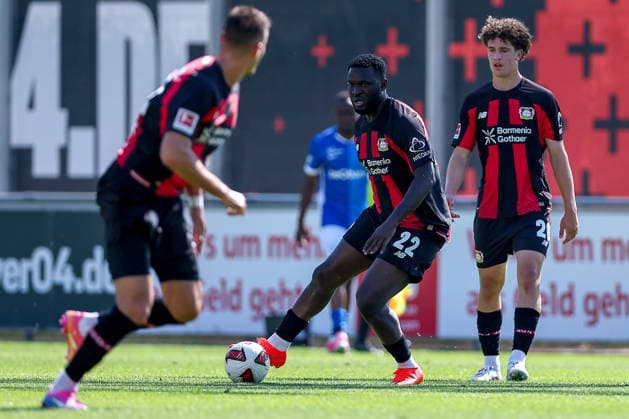 29.07.2026, Fußball, Bayer 04 Leverkusen - KRC Genk, Testspiel, Saison 2026 2027 im Ulrich-Haberland-Stadion: Victor Boniface (Bayer04 Leverkusen 22) zwischen Patrik Schick (Bayer04 Leverkusen 14) Jonah Berghoff (Bayer04 Leverkusen 26) DFB regulations prohibit any use of photographs as image sequences and or quasi-video. Nordrhein-Westfalen Deutschland *** July 29, 2026, Soccer, Bayer 04 Leverkusen vs. KRC Genk, Friendly Match, 2026–2027 season at Ulrich Haberland Stadium: Victor Boniface (Bayer 04 Leverkusen) 22, Patrik Schick (Bayer 04 Leverkusen) 14, Jonah Berghoff (Bayer 04 Leverkusen) 26. DFB regulations prohibit any use of photographs as image sequences and or quasi-video. North Rhine-Westphalia Germany