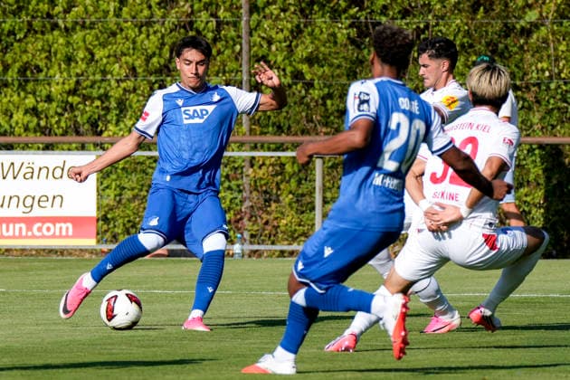 Deniz Zeitler (Hoffenheim, 38), am Ball, Aktion, Action, Spielszene, 29.07.2026, Zuzenhausen (Deutschland), Fussball, Testspiel, TSG 1899 Hoffenheim - Holstein Kiel, DFB DFL REGULATIONS PROHIBIT ANY USE OF PHOTOGRAPHS AS IMAGE SEQUENCES AND OR QUASI-VIDEO. *** Deniz Zeitler Hoffenheim, 38, on the ball, action, game scene, July 29, 2026, Zuzenhausen, Germany, soccer, friendly match, TSG 1899 Hoffenheim vs. Holstein Kiel, DFB and DFL regulations prohibit any use of photographs as image sequences and or quasi-video xozx