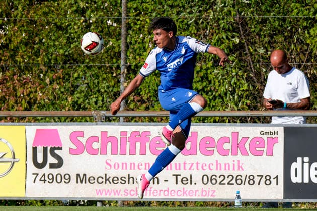 Deniz Zeitler (Hoffenheim, 38), am Ball, Freisteller, Ganzkörper, Einzelbild, Einzelfoto, Aktion, Action, 29.07.2026, Zuzenhausen (Deutschland), Fussball, Testspiel, TSG 1899 Hoffenheim - Holstein Kiel, DFB DFL REGULATIONS PROHIBIT ANY USE OF PHOTOGRAPHS AS IMAGE SEQUENCES AND OR QUASI-VIDEO. *** Deniz Zeitler Hoffenheim, 38, on the ball, isolated figure, full-body shot, single image, single photo, action, 29 07 2026, Zuzenhausen, Germany, soccer, friendly match, TSG 1899 Hoffenheim vs. Holstein Kiel, DFB and DFL regulations prohibit any use of photographs as image sequences and or quasi-video xozx