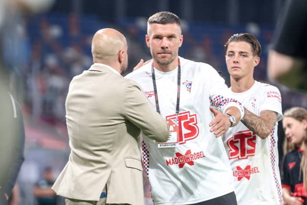 29.07.2025, Zabrze Liga Mistrzow UEFA sezon 2026 27 runda II kwalifikacji, Gornik Zabrze - Fenerbahce SK Stambul - UEFA Champions League football Match season 2026 27 round II qualification Gornik Zabrze - Fenerbahce SK Stambul Nz. Michal Siara Lukas Podolski Kacper Urbanski Fot. Michal Chwieduk Arena Akcji NEWSPIX.PL --- newspix.pl 