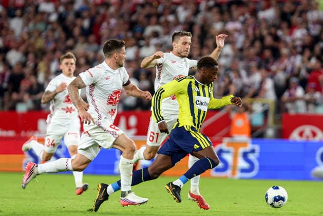 29.07.2025, Zabrze Liga Mistrzow UEFA sezon 2026 27 runda II kwalifikacji, Gornik Zabrze - Fenerbahce SK Stambul - UEFA Champions League football Match season 2026 27 round II qualification Gornik Zabrze - Fenerbahce SK Stambul Nz. Erik Janza Michal Sacek Anthony Musaba Fot. Michal Chwieduk Arena Akcji NEWSPIX.PL --- newspix.pl 