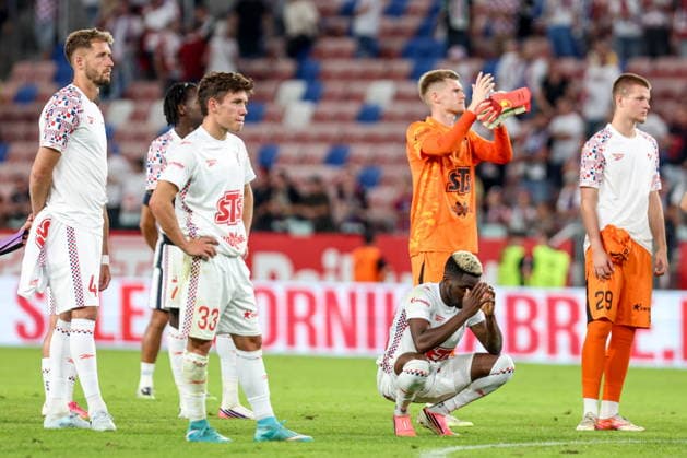 29.07.2025, Zabrze Liga Mistrzow UEFA sezon 2026 27 runda II kwalifikacji, Gornik Zabrze - Fenerbahce SK Stambul - UEFA Champions League football Match season 2026 27 round II qualification Gornik Zabrze - Fenerbahce SK Stambul Nz. Pawel Bochniewicz Maksym Khlan Taofeek Ismaheel Philipp Schulze smutek Fot. Michal Chwieduk Arena Akcji NEWSPIX.PL --- newspix.pl 