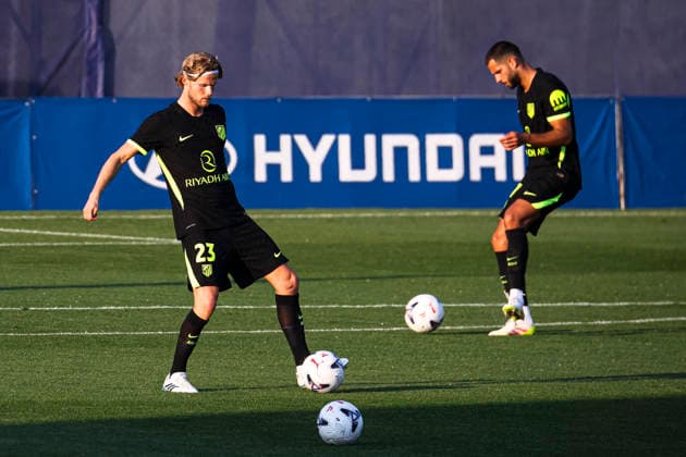ESP: Atletico de Madrid v Getafe CF Pre season match 2026 2027 Morten Hjuldmand of Atletico de Madrid takes the ball during Pre season match between Atletico de Madrid and Getafe at Estadio Cerro del Espino on July 29, 2026 in Majadahonda, Madrid, Spain. Madrid Madrid Spain Football *** ESP Atlético de Madrid vs. Getafe CF, 2026–2027 Preseason Match: Morten Hjuldmand of Atlético de Madrid takes the ball during a preseason match between Atlético de Madrid and Getafe at Estadio Cerro del Espino on July 29, 2026, in Majadahonda, Madrid, Spain Madrid Madrid Spain Soccer Copyright: xAlejandroxMatiasx