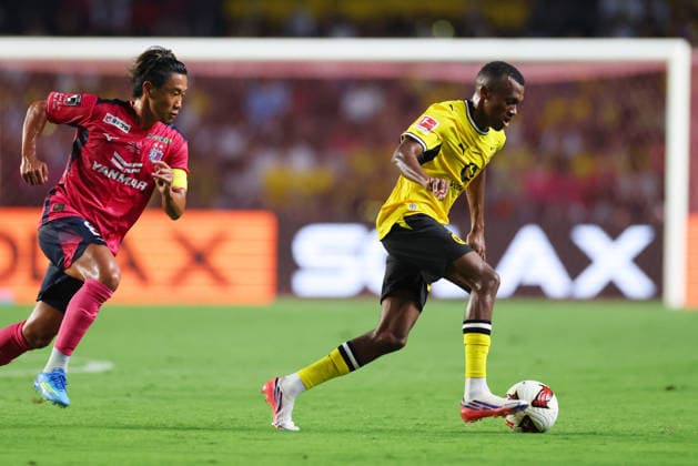 (L to R) Shinji Kagawa (Cerezo), Justin Lerma (Dortmund), JULY 29, 2026 - Football Soccer : Cerezo Osaka Global Challenge 2026 between Cerezo Osaka 1-0 Borussia Dortmund at Yanmar Hanasaka Stadium in Osaka, Japan. Noxthirdxpartyxsales  aflo_339488951 NaokixMoritax