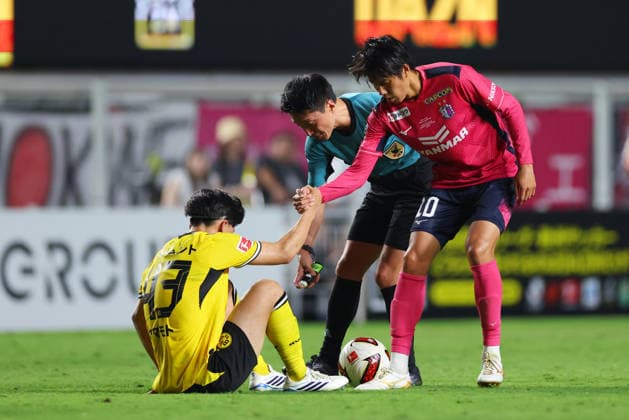 (L to R) Takato Yamamoto (Dortmund), Shunta Tanaka (Cerezo), JULY 29, 2026 - Football Soccer : Cerezo Osaka Global Challenge 2026 between Cerezo Osaka 1-0 Borussia Dortmund at Yanmar Hanasaka Stadium in Osaka, Japan. Noxthirdxpartyxsales  aflo_339488998 NaokixMoritax