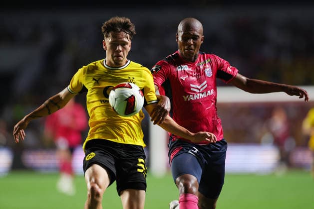 (L to R) Jan-Luca Riedl (Dortmund), Solomon Sakuragawa (Cerezo), JULY 29, 2026 - Football Soccer : Cerezo Osaka Global Challenge 2026 between Cerezo Osaka 1-0 Borussia Dortmund at Yanmar Hanasaka Stadium in Osaka, Japan. Noxthirdxpartyxsales  aflo_339489031 NaokixMoritax