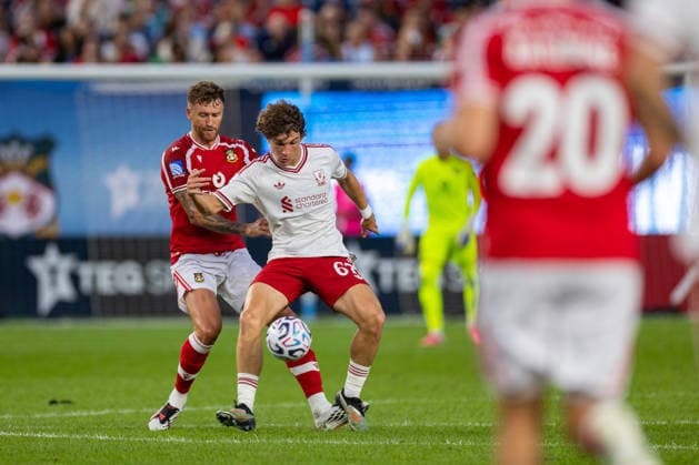 Football - Pre-Season - Liverpool FC v Wrexham AFC NEW YORK, USA - Wednesday, July 29, 2026: Liverpool s Lewis Koumas is challenged by Wrexham s Dan Scarr during a pre-season friendly match between Liverpool FC and Wrexham AFC at Yankee Stadium. (Photo by David Rawcliffe Propaganda) NEW YORK Yankee Stadium NEW YORK UNITED STATES OF AMERICA  Copyright: xDavidxRawcliffex P2026-07-29-Liverpool_Wrexham-45