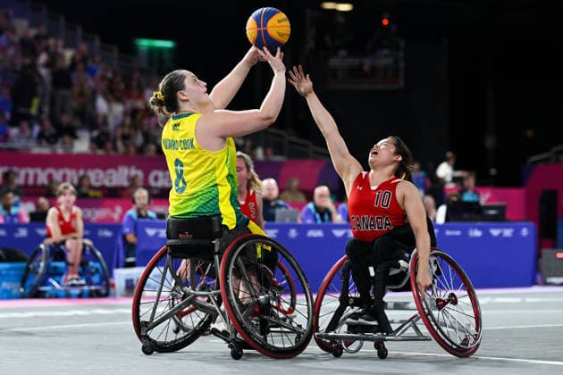 COM26 3X3 BASKETBALL, Georgia Munro-Cook of Australia competes for the ball with Puisand Lai of Canada during the Womens Wheelchair 3X3 Basketball Bronze Medal game at at SEC Centre Hall 4 during the Glasgow 2026 Commonwealth Games in Glasgow, Scotland, Wednesday, July 29, 2026. ( NO ARCHIVING, EDITORIAL USE ONLY Glasgow Scotland United Kingdom  Copyright: xLUKASxCOCHx 20260730192525940998