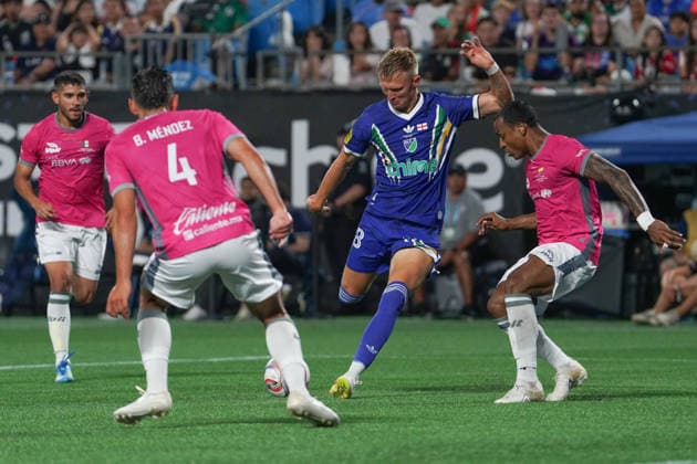 Sam Surridge (2-R) of MLS, Fussball Herren, USA All Stars vies for the ball with Willer Ditta (R) of MX All-Stars during the Major League Soccer All-Star Game between MLS All Stars and Liga MX All-Stars at Bank of America stadium in Charlotte, USA, 29 jULY 2026. All-Star Game: MLS All Stars vs. Liga MX All-Stars !ACHTUNG: NUR REDAKTIONELLE NUTZUNG!  Copyright: xKennethxFernandezx GR4016 20260730-55021027054_1