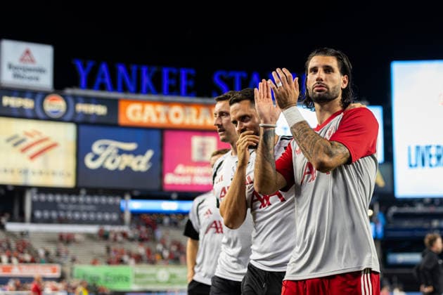 Football - Pre-Season - Liverpool FC v Wrexham AFC NEW YORK, USA - Wednesday, July 29, 2026: Liverpool s Dominik Szoboszlai applauds the supporters after a pre-season friendly match between Liverpool FC and Wrexham AFC at Yankee Stadium. Liverpool won 1-0. (Photo by David Rawcliffe Propaganda) NEW YORK Yankee Stadium NEW YORK UNITED STATES OF AMERICA  Copyright: xDavidxRawcliffex P2026-07-29-Liverpool_Wrexham-129