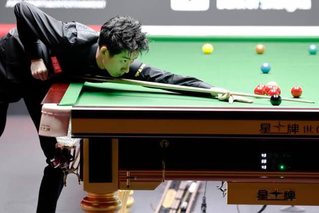 SHANGHAI, CHINA - JULY 29: Wu Yize of China plays a shot in the second round match against Si Jiahui of China on Day 3 of the 2026 Snooker Shanghai Masters at Luwan Gymnasium on July 29, 2026 in Shanghai, China.  Copyright: xChinaxNewsxServicex 111657200109