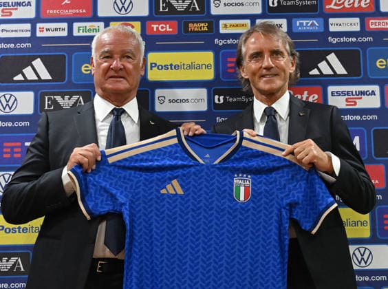 (260730) -- ROME, July 30, 2026 -- Newly-appointed head coach of the Italy men s national football team Roberto Mancini (R) and newly-appointed technical director of Italian Football Federation Claudio Ranieri pose during a press conference, PK, Pressekonferenz in Rome, Italy, July 29, 2026,Italy. (Photo by Xinhua) (SP)ITALY-ROME-FOOTBALL-MEN S national team, Nationalteam ROBERTO MANCINI AlbertoxLingria 