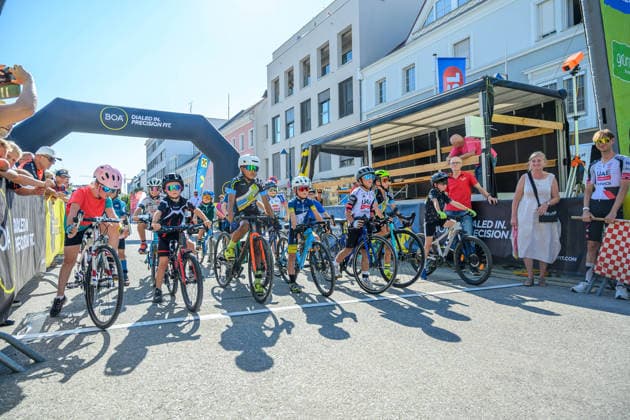 wels, austria, 29 july 2026, bicycle race welser innenstadtkriterium, kid s race *** Wels, Österreich, 29. Juli 2026, Radrennen Welser Innenstadtkriterium , Kinderrennen Copyright: xx