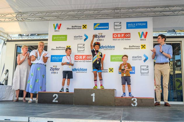 wels, austria, 29 july 2026, bicycle race welser innenstadtkriterium, awarding ceremony of the kid s race *** Wels, Österreich, 29. Juli 2026, Radrennen Welser Innenstadtkriterium , Siegerehrung des Kinderrennens Copyright: xx