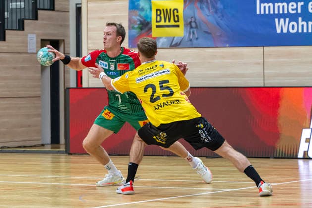 HBL - 26 27 Testspiel SC Magdeburg vs.HSC 2000 Coburg Testspiel Halle, Deutschland 29.Juli 2026: HBL - 26 27 Testspiel SC Magdeburg vs.HSC 2000 Coburg Testspiel Im Bild:Felix Claar (Magdeburg) und Jakob Knauer (Coburg) Halle-Neustadt SWH.arena Sachsen-Anhalt Deutschland *** HBL 26 27 Exhibition Game: SC Magdeburg vs. HSC 2000 Coburg Exhibition Game, Indoor, Germany July 29, 2026 HBL 26 27 Exhibition Game SC Magdeburg vs. HSC 2000 Coburg Exhibition Game Pictured: Felix Claar (Magdeburg) and Jakob Knauer (Coburg) Halle-Neustadt SWH Arena Saxony-Anhalt, Germany