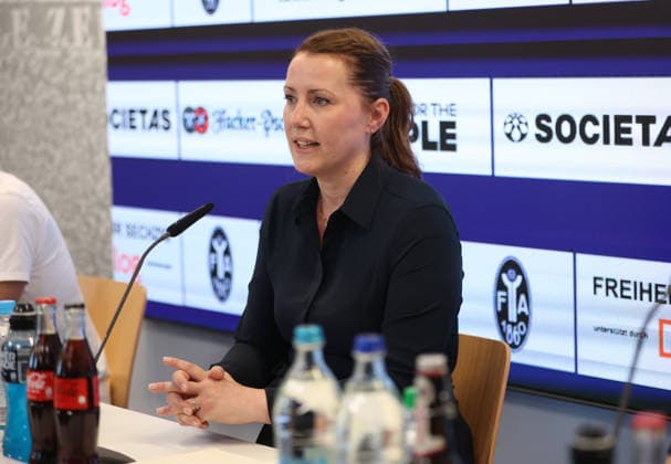 Fussball, Herren, Regionalliga Bayern, Saison 2026 2027, TSV 1860 München Vorstellung des neuen Hauptsponsors der TSV München von 1860 Spielbetriebs-GmbH, TSV 1860 München, hier im Bild Tamara Pagel (Vorstandsvorsitzende der Dialog Versicherung) *** Soccer, Men s, Bavarian Regional League, 2026–2027 Season, TSV 1860 Munich: Introduction of the new main sponsor of TSV München von 1860 Spielbetriebs GmbH, TSV 1860 Munich; pictured here is Tamara Pagel, CEO of Dialog Versicherung