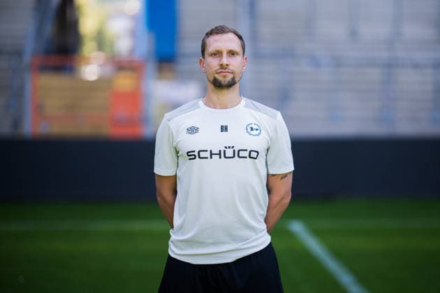 Co-Trainer Benedikt Hänneschen; DSC Arminia Bielefeld; 2. BL, Porträttermin 2026 2027. Bielefeld Nordrhein-Westfalen Deutschland Schüco Arena *** Assistant Coach Benedikt Hänneschen, DSC Arminia Bielefeld 2 (2nd Bundesliga), Profile 2026–2027, Bielefeld, North Rhine-Westphalia, Germany, Schüco Arena