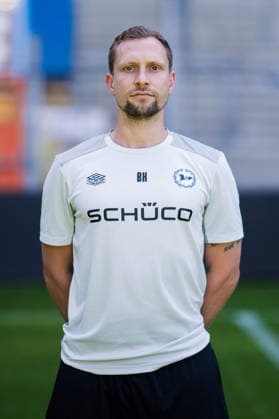 Co-Trainer Benedikt Hänneschen; DSC Arminia Bielefeld; 2. BL, Porträttermin 2026 2027. Bielefeld Nordrhein-Westfalen Deutschland Schüco Arena *** Assistant Coach Benedikt Hänneschen, DSC Arminia Bielefeld 2 (2nd Bundesliga), Profile 2026–2027, Bielefeld, North Rhine-Westphalia, Germany, Schüco Arena
