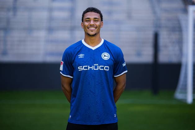 Henri Koudossou; DSC Arminia Bielefeld; 2. BL, Porträttermin 2026 2027. Bielefeld Nordrhein-Westfalen Deutschland Schüco Arena *** Henri Koudossou, DSC Arminia Bielefeld 2 (2nd Bundesliga), Photo Shoot 2026–2027, Bielefeld, North Rhine-Westphalia, Germany, Schüco Arena
