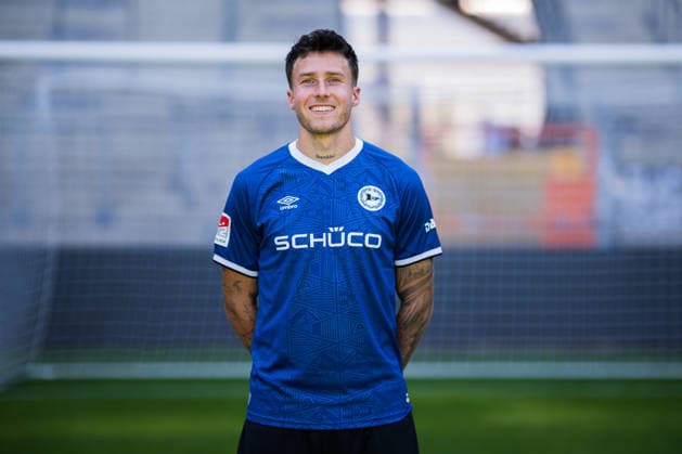 Joel Grodowski; DSC Arminia Bielefeld; 2. BL, Porträttermin 2026 2027. Bielefeld Nordrhein-Westfalen Deutschland Schüco Arena *** Joel Grodowski, DSC Arminia Bielefeld 2 (2nd Bundesliga), Photo Shoot 2026–2027, Bielefeld, North Rhine-Westphalia, Germany, Schüco Arena