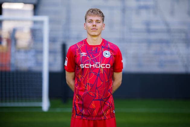 Leo Oppermann; DSC Arminia Bielefeld; 2. BL, Porträttermin 2026 2027. Bielefeld Nordrhein-Westfalen Deutschland Schüco Arena *** Leo Oppermann, DSC Arminia Bielefeld 2 (2nd Bundesliga), Photo Shoot 2026–2027, Bielefeld, North Rhine-Westphalia, Germany, Schüco Arena