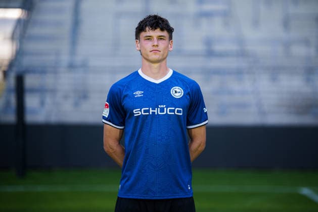 Maximilian Großer; DSC Arminia Bielefeld; 2. BL, Porträttermin 2026 2027. Bielefeld Nordrhein-Westfalen Deutschland Schüco Arena *** Maximilian Großer, DSC Arminia Bielefeld 2 (2nd Bundesliga), Photo Shoot 2026–2027, Bielefeld, North Rhine-Westphalia, Germany, Schüco Arena
