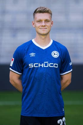 Leon Schneider; DSC Arminia Bielefeld; 2. BL, Porträttermin 2026 2027. Bielefeld Nordrhein-Westfalen Deutschland Schüco Arena *** Leon Schneider, DSC Arminia Bielefeld 2 (2. Bundesliga), Photo Shoot 2026–2027, Bielefeld, North Rhine-Westphalia, Germany, Schüco Arena