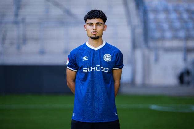 Eyyüb Arda Yasar; DSC Arminia Bielefeld; 2. BL, Porträttermin 2026 2027. Bielefeld Nordrhein-Westfalen Deutschland Schüco Arena *** Eyyüb Arda Yasar, DSC Arminia Bielefeld 2 (2nd Bundesliga), Photo Shoot 2026–2027, Bielefeld, North Rhine-Westphalia, Germany, Schüco Arena